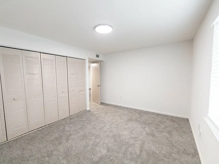 Room (1) Room (1)