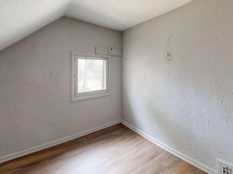 1141 McKinley Ave — Photo 13