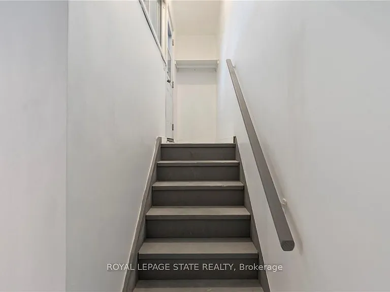 7 Purdy Cres #2 — Photo 13