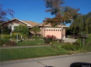 40373 Remsen Dr, Sterling Heights, MI 48313