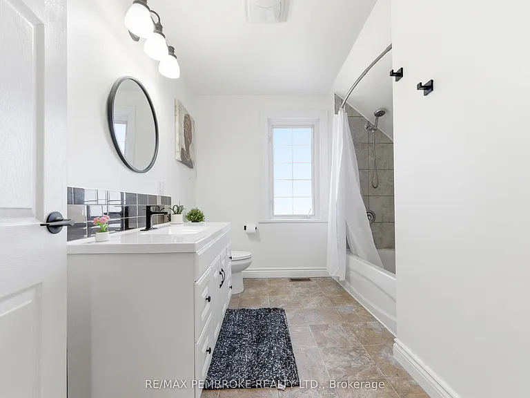 566 Perth St — Photo 33