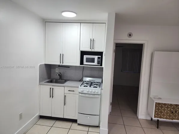 443 SW 4th Ave APT 3, Miami, FL 33130