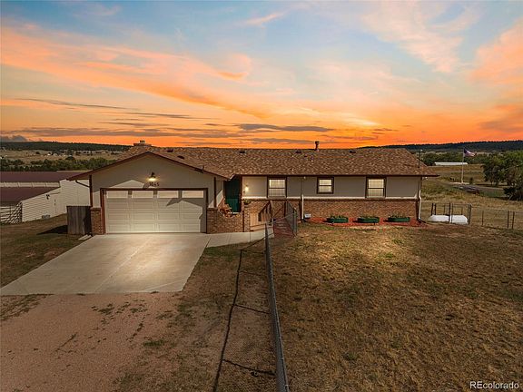 2nd image of 1045 Castlewood Drive