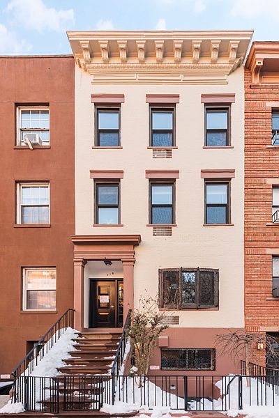 1st image of 218 E 32nd St