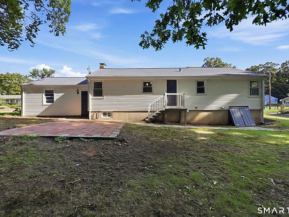 4th image of 156 Robin Hill Road