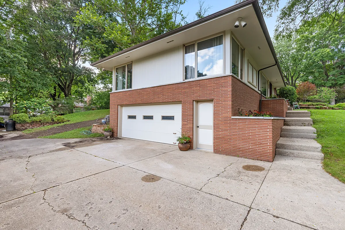 Building Photo - 2416 Westbrook Dr