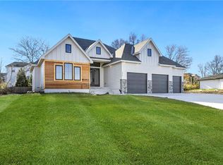 3940 SW Flintrock Dr, Lees Summit, MO 64082