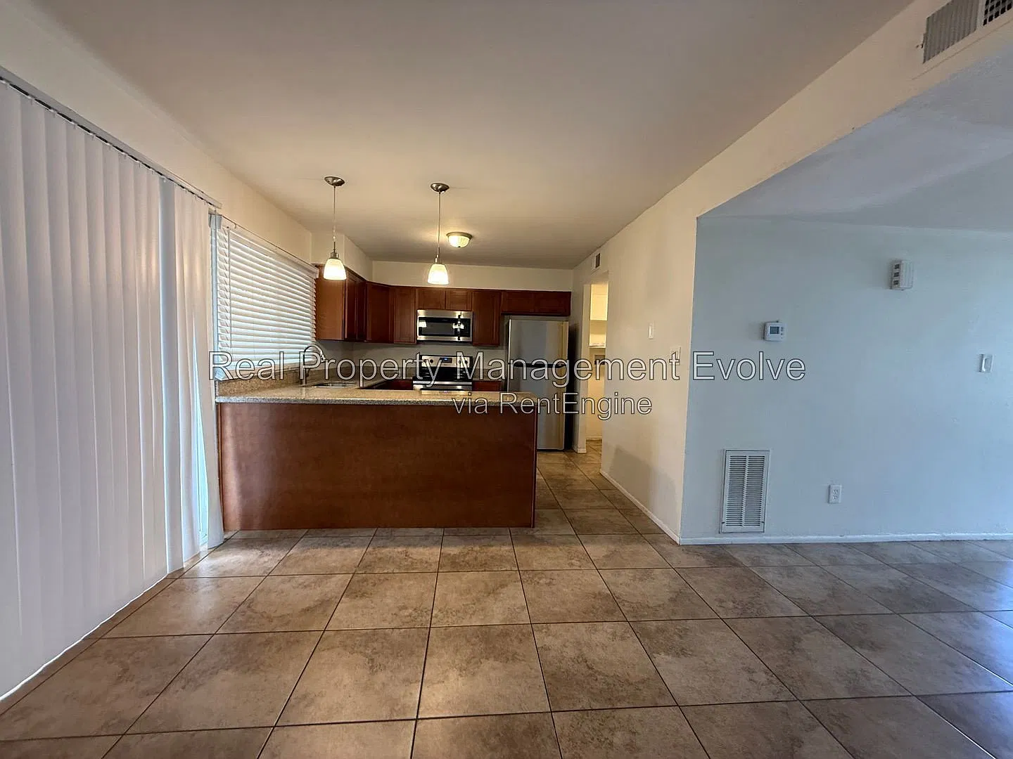 3 bed, 2.5 bath, 1452 sqft, $1,995 — Photo 4
