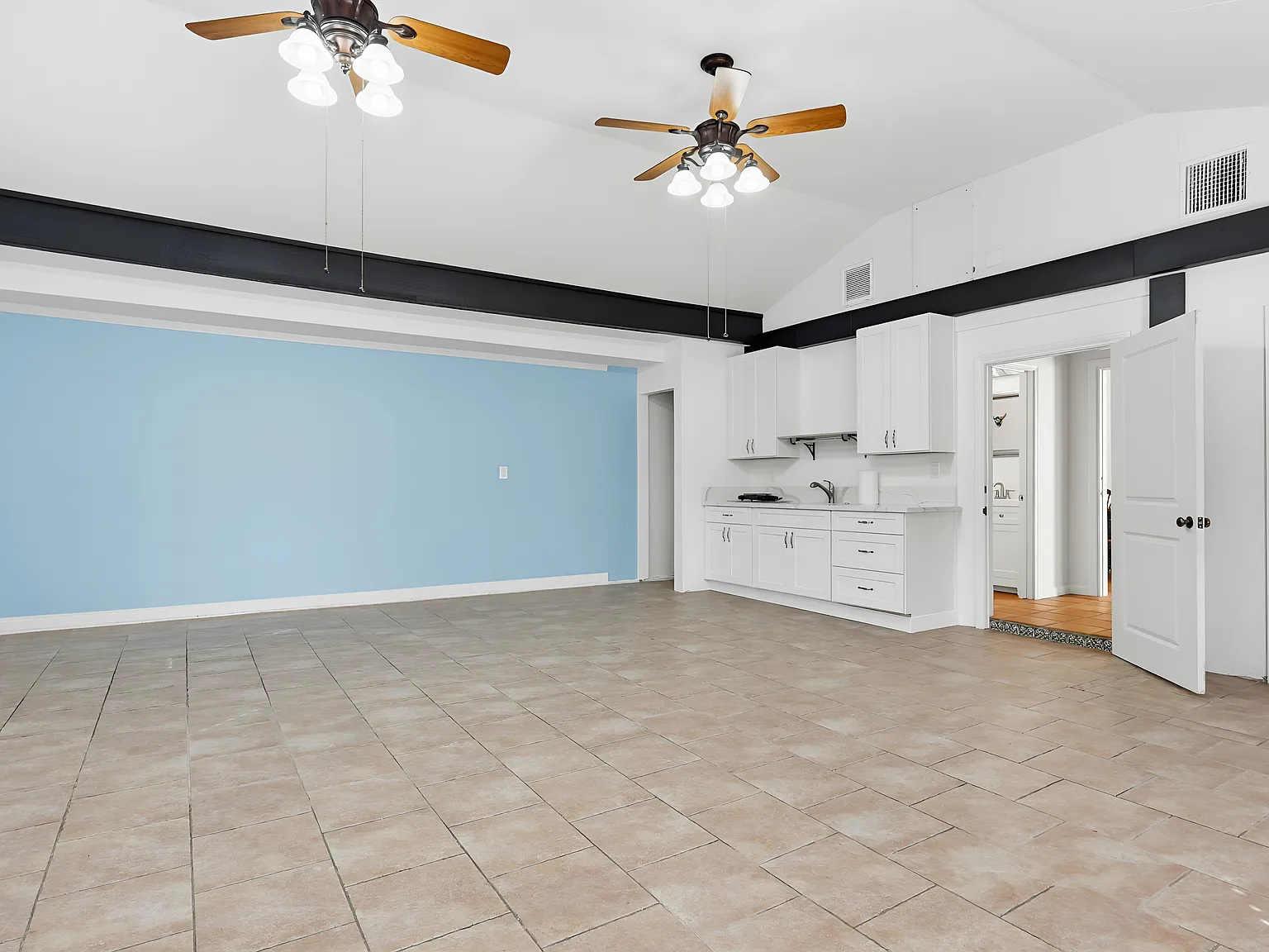 Studio, 500 sqft, $2,200 — Photo 3