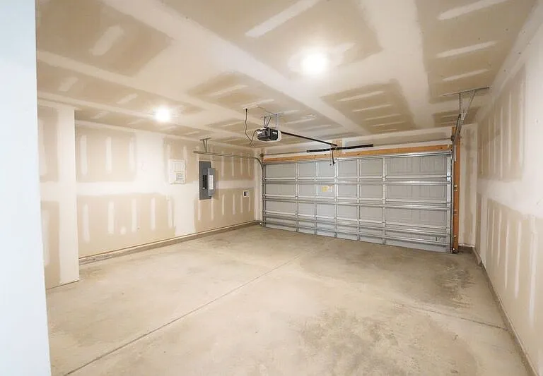 481 Coconut Dr — Photo 9