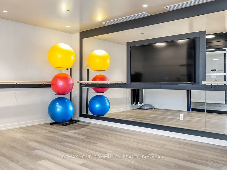 858 Dupont St #823 — Photo 33