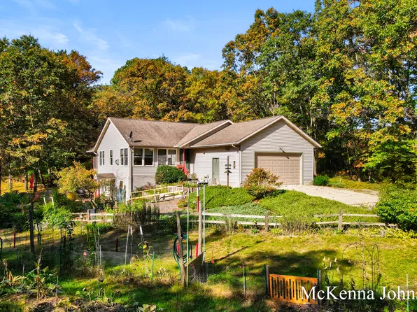 4275 Crocker Rd, Twin Lake, MI 49457