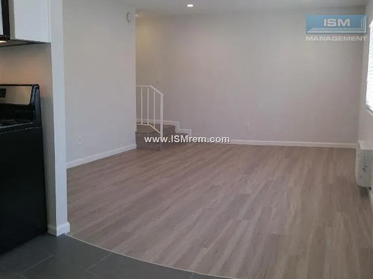 14417 Tiara St — Photo 13