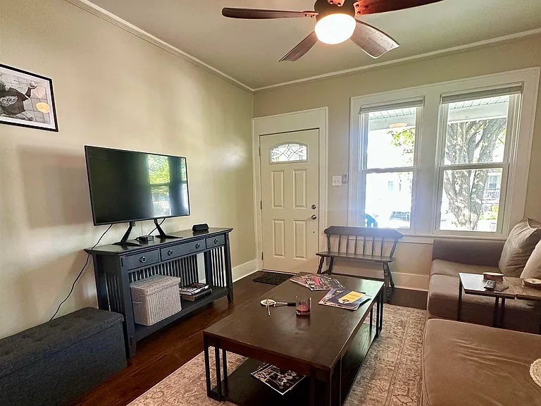 1348 Wayburn St — Photo 4