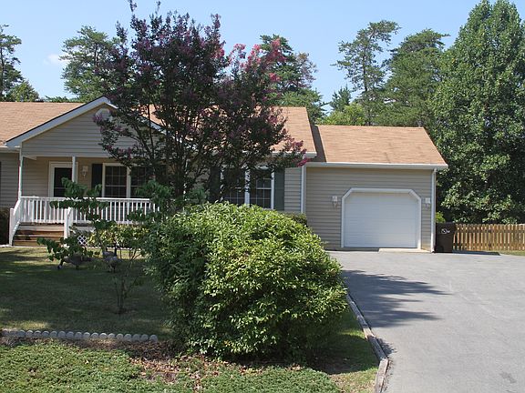 5th image of 533 Jefferson Dr