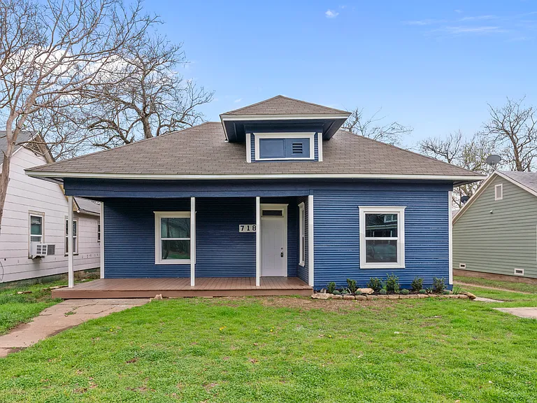 718 W Monterey St — Photo 1