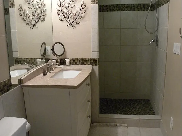 Bathroom w/Shower & Jacuzzi Tub