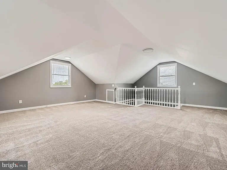 1826 Fairview Ave — Photo 32
