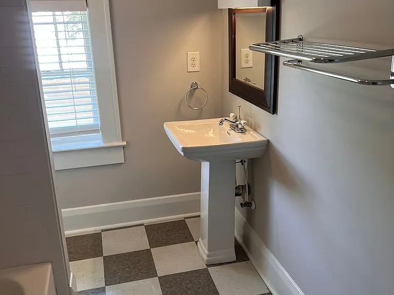 2404 N Morgan St — Photo 26