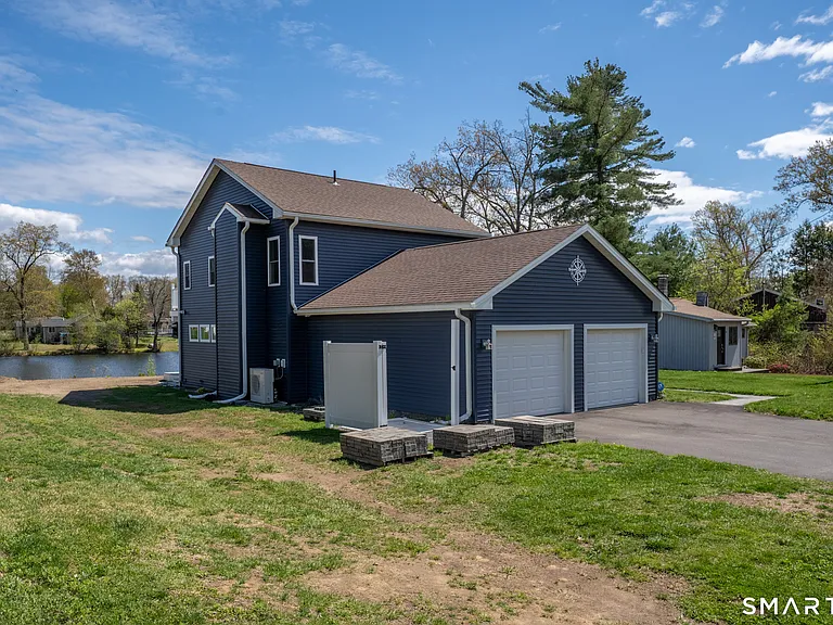 44 Lake Dr — Photo 5