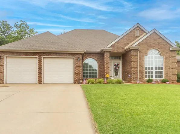 2120 Huntington Pl, Ponca City, OK 74604