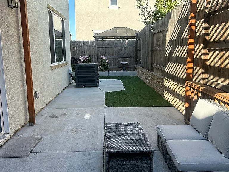 2346 Sheldon Dr — Photo 8