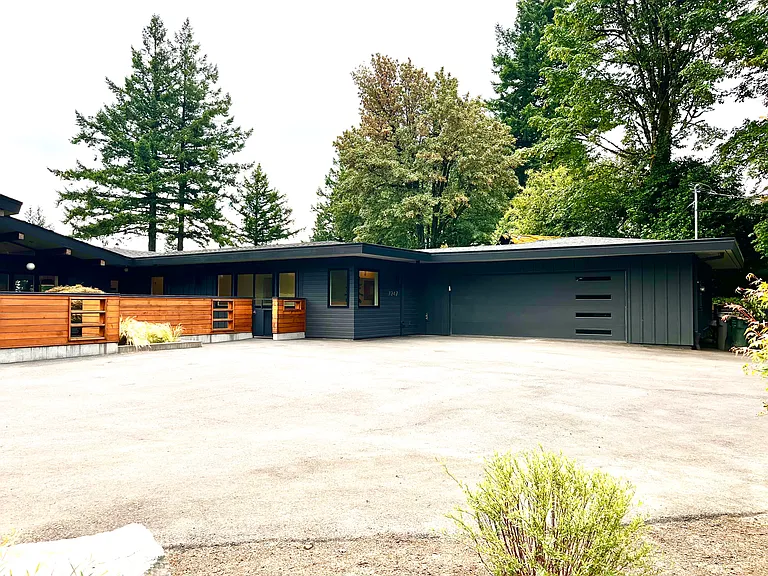 7247 NW Penridge Rd — Photo 3