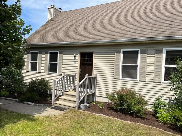 22 Laudone Dr, Bradford, RI 02808