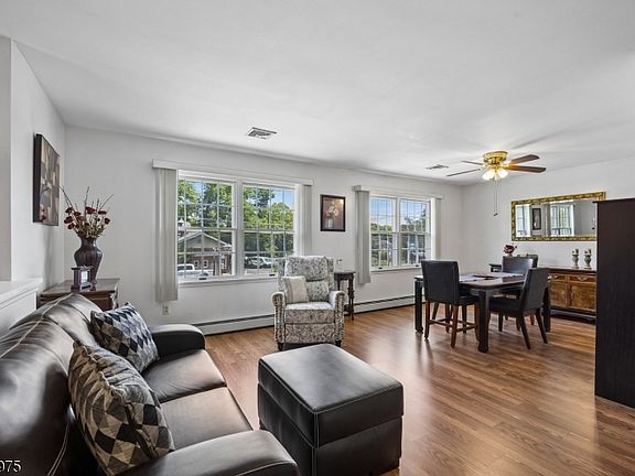 5th image of 11 Pine Blvd