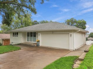 2536 S 39th St, Lincoln, NE 68506
