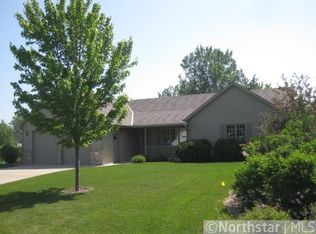 1403 Honeysuckle Ln, Waconia, MN 55387