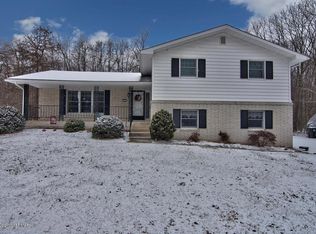 2471 Mountain Rd, Slatington, PA 18080