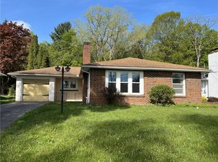 15 Cardinal Dr, Rochester, NY 14624
