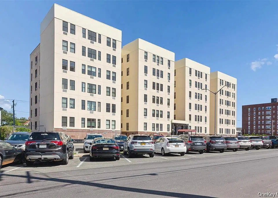 25 W Broadway #204