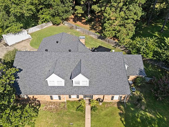 3rd image of 204 Ramblewood Ct