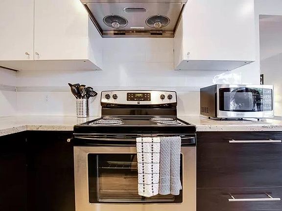 5th image of 550 N Fair Oaks Ave APT 14