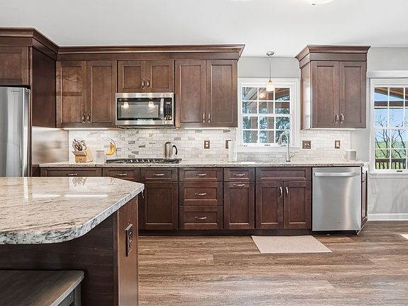 4th image of 540 Robin Dr