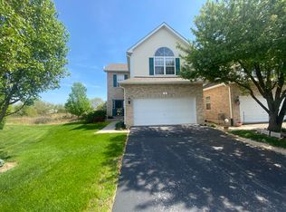 16 Lily Ct, Bolingbrook, IL 60440