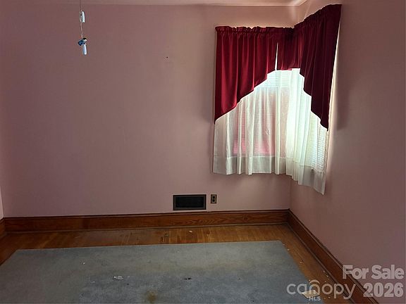 5th image of 1308 Salem Rd
