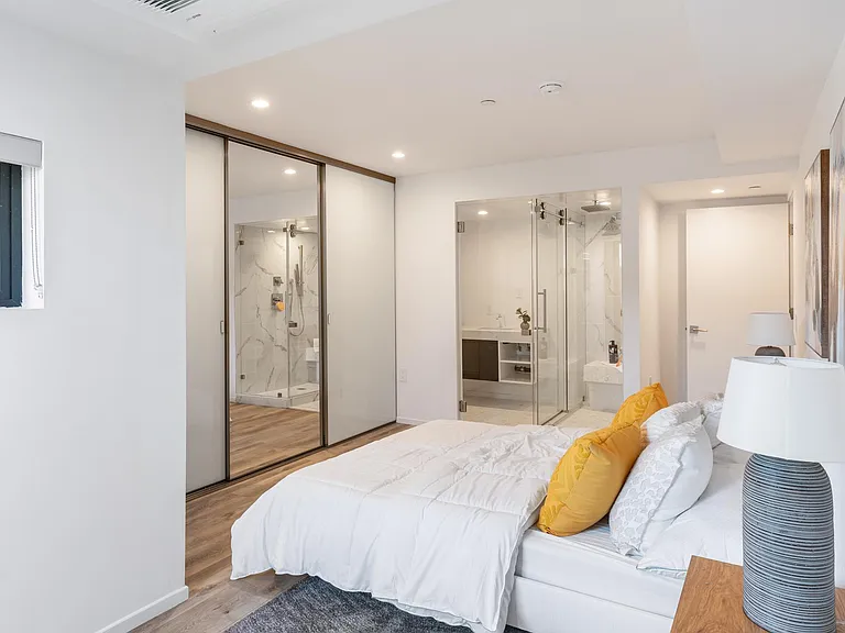 916 Westbourne Dr #203 — Photo 17