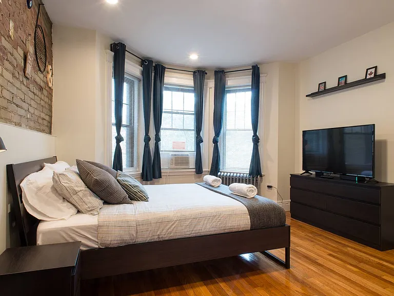 58 Queensberry St #18 — Photo 5