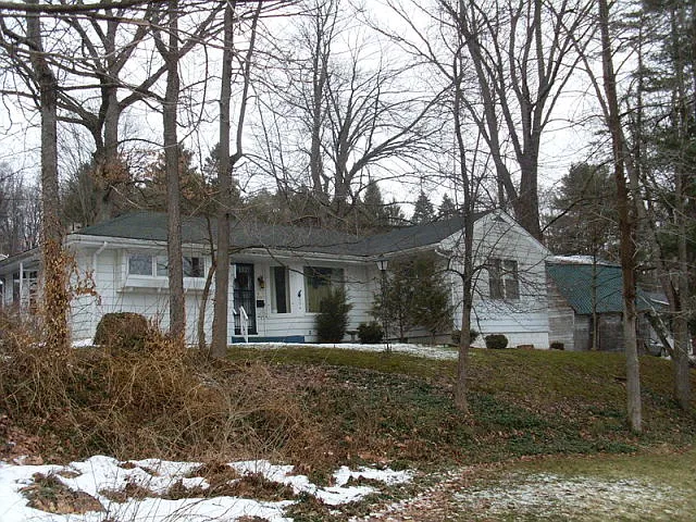 512 Abbott St photo 1