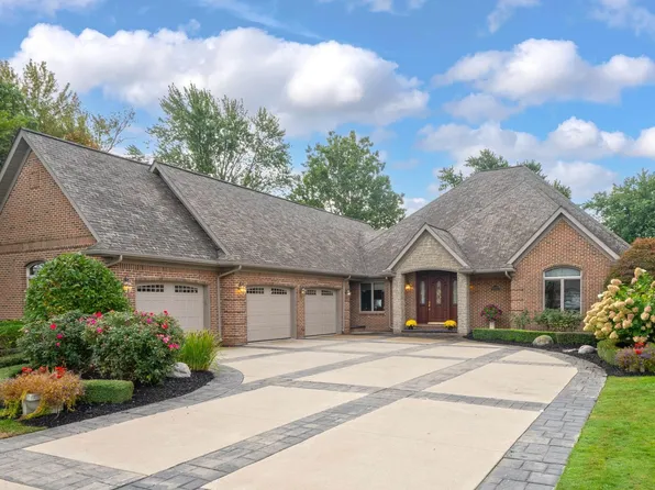 48590 Harbor Dr, Chesterfield, MI 48047