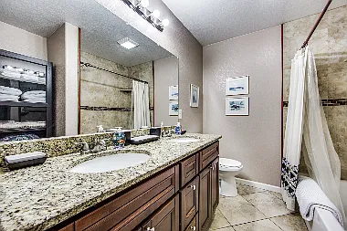 9035 Wellesley Manor Dr — Photo 15