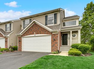 12 Blue Stem Ct, Streamwood, IL 60107