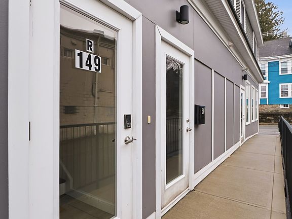 4th image of 149 Pleasant St #2