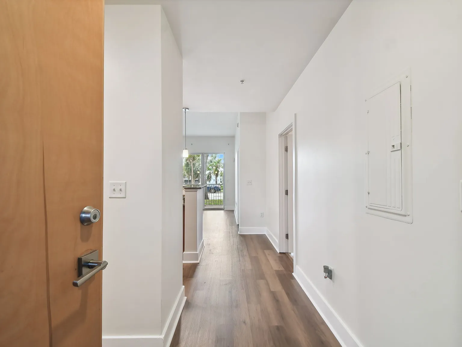 1 bed, 864 sqft, $2,300 — Photo 4