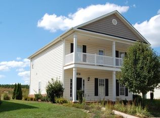 1094 Cranberry Ct, Moneta, VA 24121