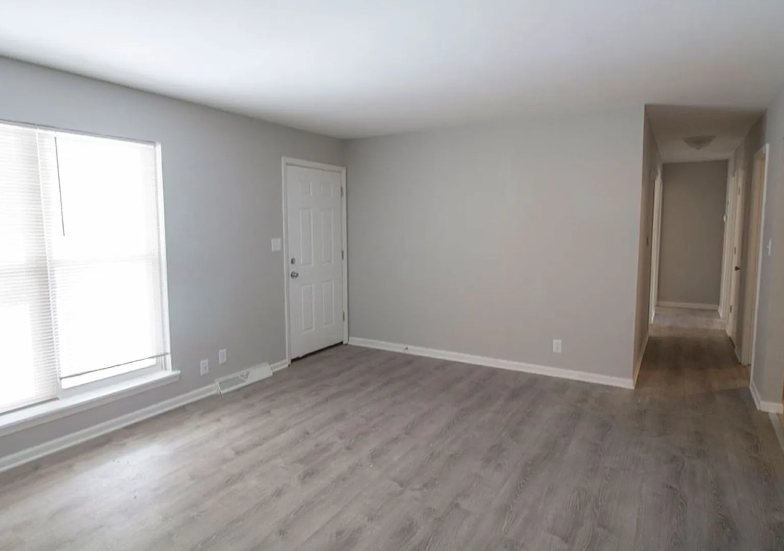 3 Bedroom, 1.5 Bath Duplex — Photo 4