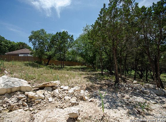 5th image of 351 Nancy Dr